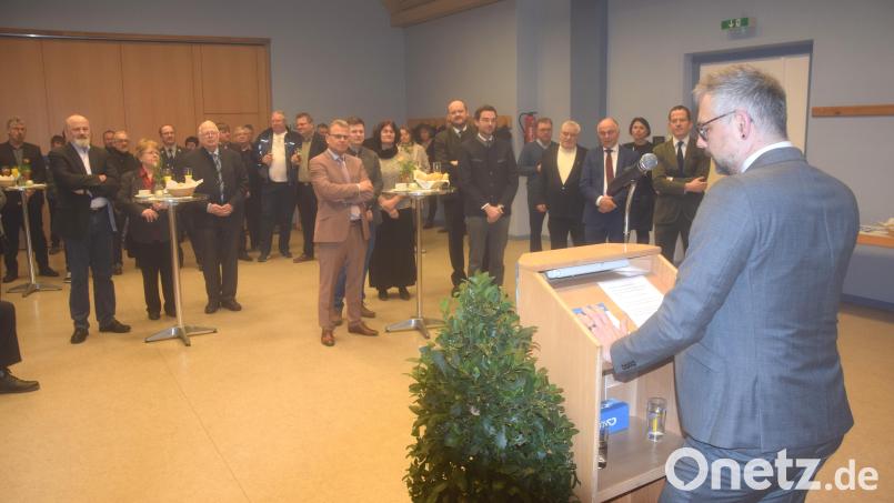 Vorsitzender Alexander Herzner eröffnet den Neujahrsempfang der Windischeschenbacher CSU im Pfarrheim. Bild: fz