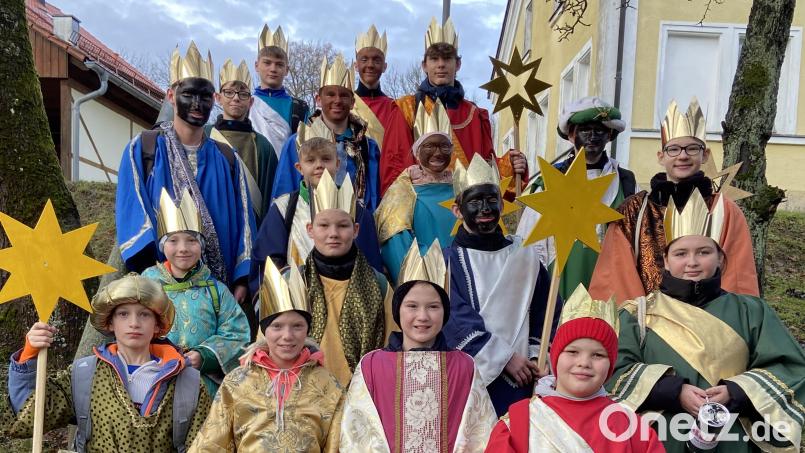 Die Kinder stellten sich in Königstein in den Dienst der Sternsinger-Aktion. Bild: gut