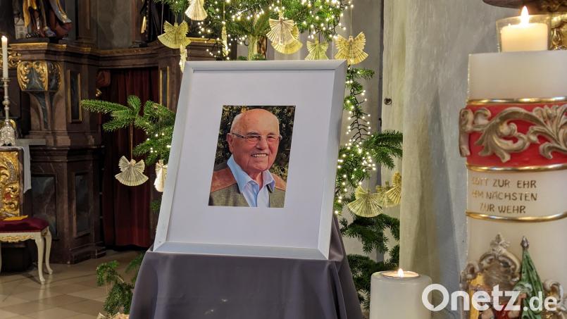 In der Kirche St. Michael in Wolfring nahm die Trauergemeinde Abschied von Anton Auerbach. Bild: wrl