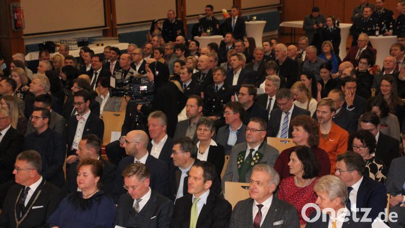 Rund 250 Personen aus der Politik, dem Vereins- und Bildungswesen, der Wirtschaft und Wissenschaft, kamen zum Neujahrsempfang im Kettelerhaus. Bild: kro