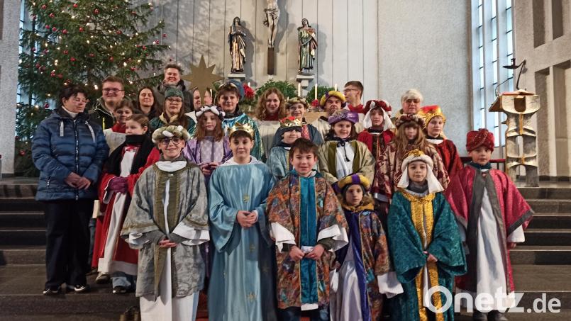 In besondere Gewänder gekleidet waren die Sternsinger im Bereich der Pfarreiengemeinschaft St. Elisabeth/Maria Waldrast unterwegs. Bild: Maria Bitterer/exb