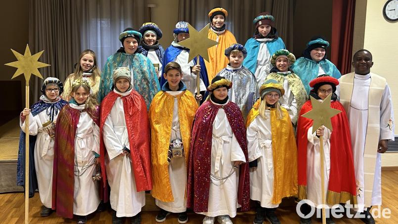 Zwei Dutzend Mädchen und Jungs beteiligten sich an der Sternsingeraktion in Kastl. Bild: Pfarrei Herz Jesu Immenreuth/exb
