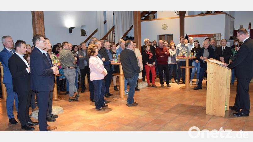 Die Marktgemeinde Hohenburg lädt traditionell ihre Bürger zum Neujahrsempfang in den Musikstadl der Trachtenkapelle ein. Bild: bö