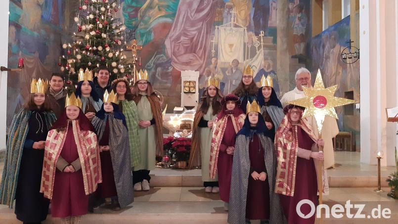 Die Sternsinger Oberwildenau 2024. Für ihren Besuch war eine Anmeldung notwendig. Bild: Silvia Ippisch /exb