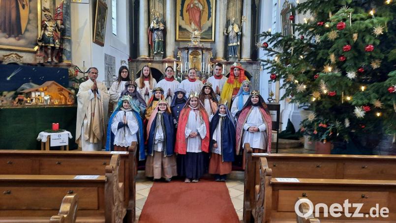 Über 4000 Euro sammeln die Ministranten als Sternsinger in der katholischen Pfarrei Parkstein. Bild: Matthias Dorner/exb