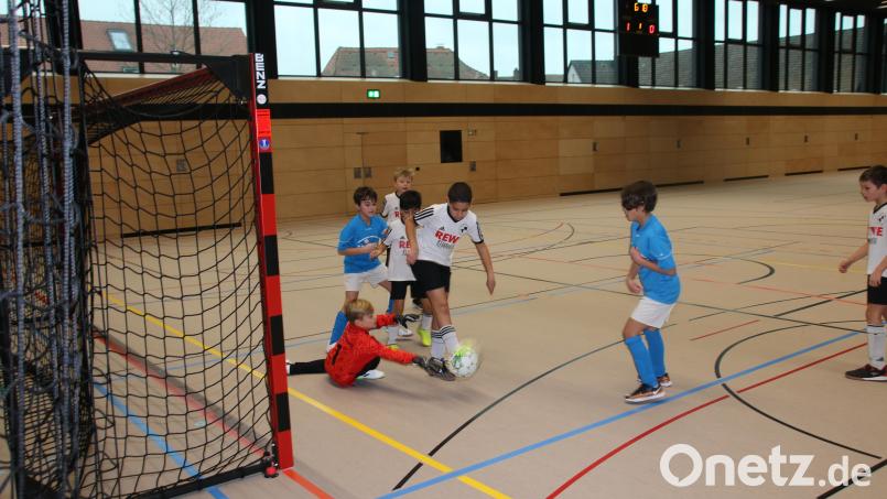 Heiße Strafraumszenen gibt es bei den G-, F- und E-Jugendturnieren der SV Grafenwöhr. Bild: sne