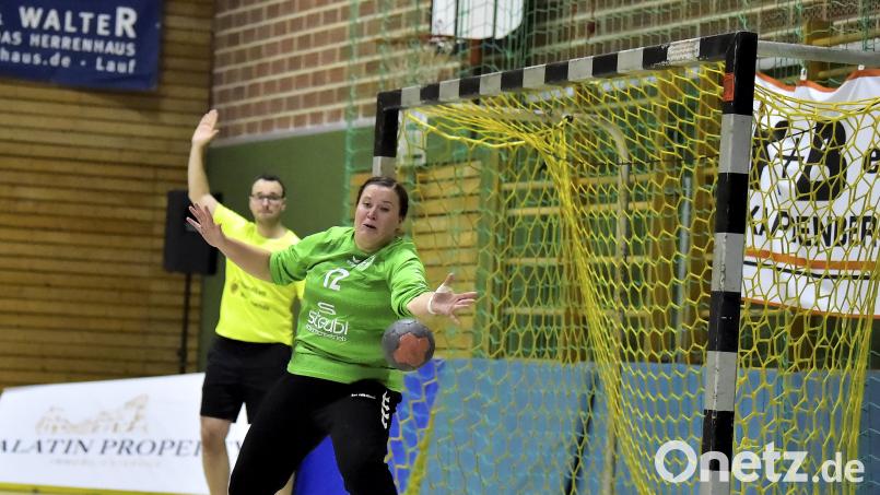 Torhüterin Annika Senger (Szene aus einem früheren Spiel) war beim HC Sulzbach in Herzogenaurach ein großer Rückhalt. Archivbild: Hubert Ziegler