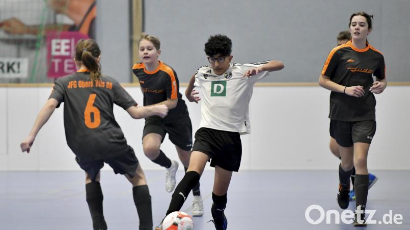 Bei den D-Junioren tritt auch der FC Amberg (helles Trikot) an. Archivbild: Hubert Ziegler