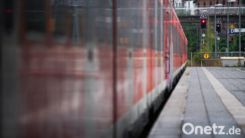 Ein seltener Anblick im Chamer Raum: An Tag zwei des GDL-Streiks fährt besonders dort kaum mehr ein Zug. Symbolbild: Julian Stratenschulte/dpa
