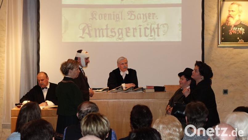 Hier eine Spielszene aus “Die heiligen drei Madln”. In diesem Jahr wird &quot;Das Gespenst&quot; aufgeführt. Bild: Archivbild Höcherl/exb