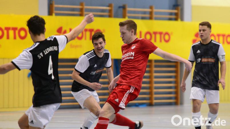 Im Vorjahr standen sich bei der Futsal-Kreismeisterschaft die SpVgg Pfreimd und der SV Leonberg (2:0) gegenüber. Beide Vereinde haben sich erneut für die Kreistitelkämpfe qualifiziert. Bild: mhs