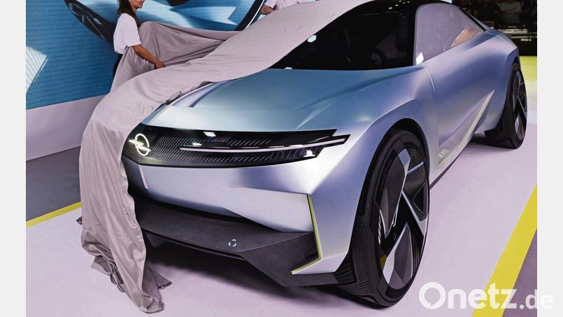 Opel enthüllt das elektrische Konzeptauto „Experimental“ bei der Auto- und Verkehrsmesse IAA. Bild: Martin Schutt/dpa
