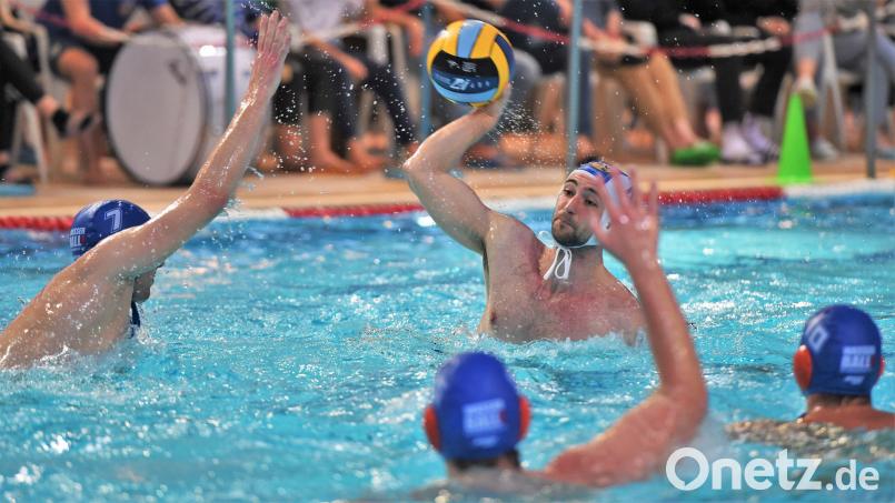 Louis Brunner (am Ball) geht künfig in Österreich auf Torejagd. Bild: Büttner, Gerhard