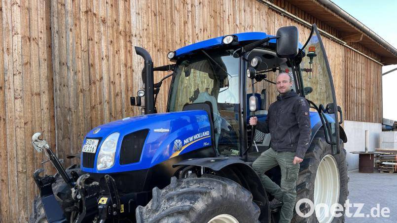 Die Steuerfreiheit für Schlepper soll nun doch bleiben. Landwirt Simon Obermeier fordert eine verlässliche Politik, um längerfristig planen zu können. Bild: ihl