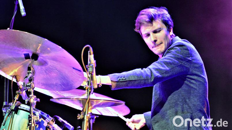 Der passionierte Schlagzeuger Jonas Sorgenfrei hat schon viele Preise erhalten, nun auch den Bayerischen Kunstförderpreis Bild: Peter Hausner/exb