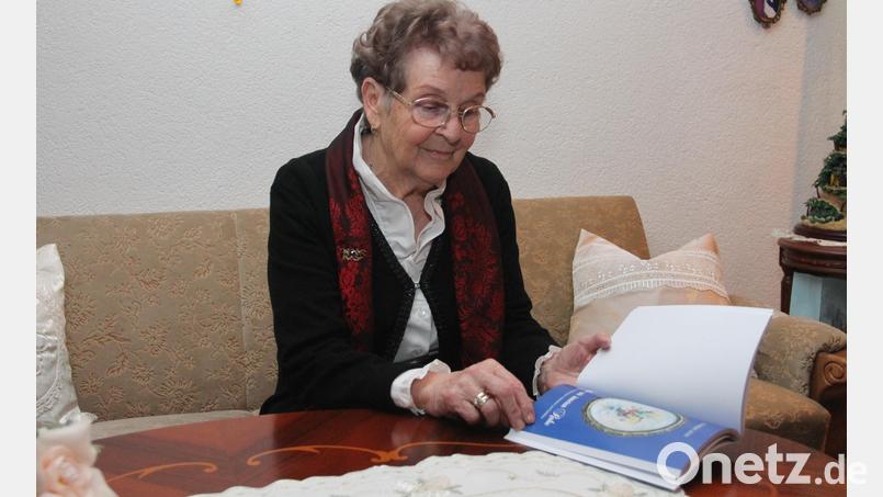 Elfriede Süß freut sich, dass die Familie sie zu einer weiteren Auflage des Buches „Hoffnung, die Welten verbindet“ ermutigt hat. Bild: pi
