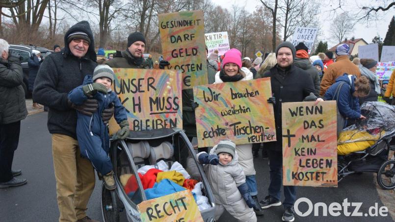 Am Sonntag haben Tausende in Tirschenreuth für den vollständigen Erhalt der Krankenhäuser demonstriert. Bild: Josef Rosner