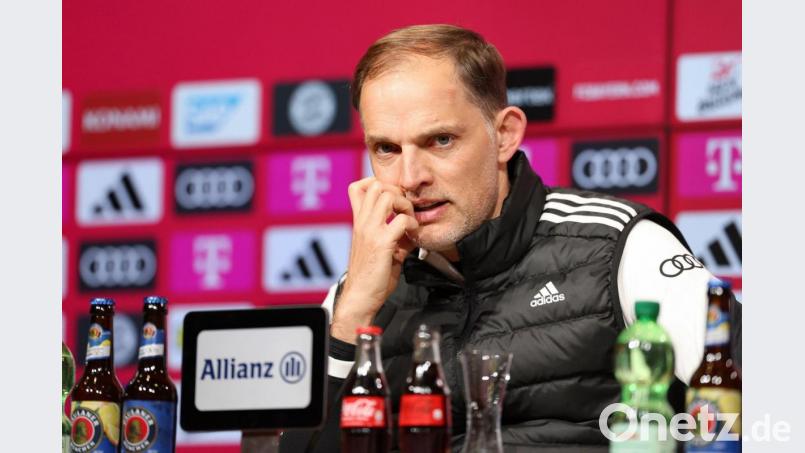 Trainer Thomas Tuchel wünscht sich für den Kader des FC Bayern noch einen zweikampfstarken rechten Außenverteidiger. Bild: Daniel Löb/dpa