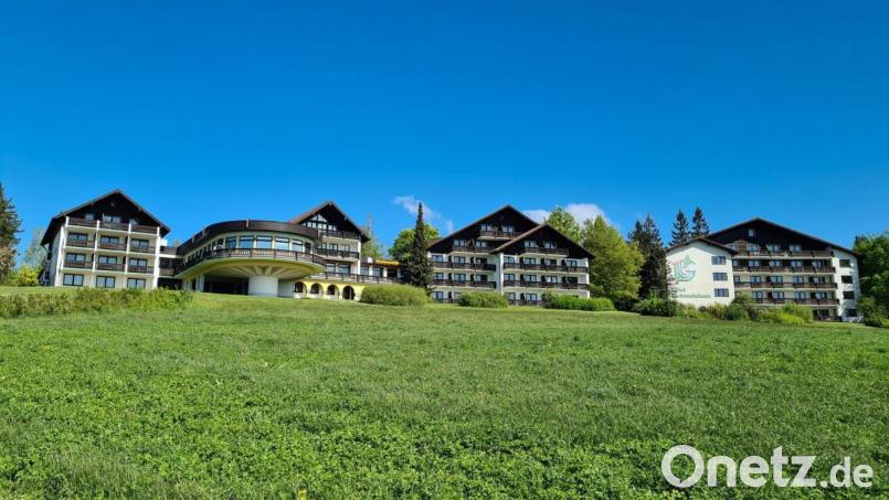 Das Gelände des Steinwaldhauses in Pfaben bei Erbendorf hat eine Gesamtfläche von 22.769 Quadratmetern. Es bietet 64 Hotelzimmer und 31 Ferienwohnungen. Bild: rw