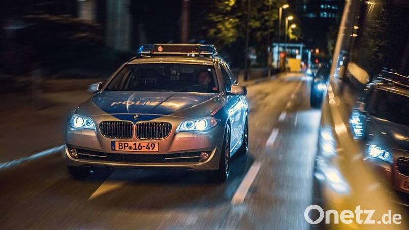 Die Bundespolizei Regensburg ermittelt nun wegen Sachbeschädigung und mehreren Verstößen gegen die Eisenbahn-Bau- und Betriebsordnung. Symbolbild: Alexandra Stolze / Bundespolizei