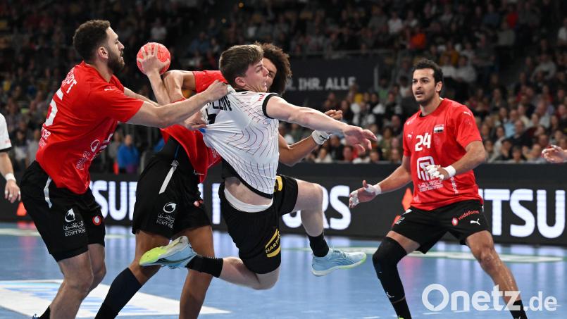 Von den deutschen Youngstern um Nils Lichtlein (Mitte) erwartet sich Marc-Jannis Prelle von der HSG Weiden bei der am Mittwoch beginnenden Heim-EM der Handballer so einiges. Der Nationalspieler ist durch seine Zeit beim ESV Regensburg auch in der Oberpfalz bestens bekannt. Archivbild: Sven Hoppe/dpa