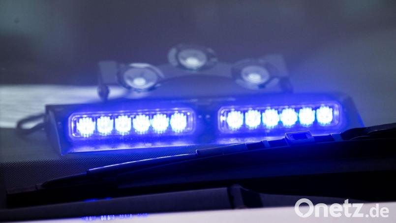 Beamte haben am Samstag einen 60-jährigen Rollerfahrer kontrolliert – mit Folgen für den Mann. Bild: Lino Mirgeler/dpa