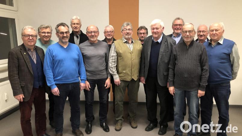Der Gesangverein Schönhaid hat einen neuen Vorstand. Von links Bürgermeister Toni Dutz, Gerhard Zimmermann, Stefan Werner, Franz Erlacher, Gottfried Hofmann, Gerhard Lang, Martin Worf, Ralf Strobl, Erich Trottmann, Kurt Kasseckert, Klaus Steffenhagen, Herold Manfred und Heinrich Weber. Bild: Gesangverein Schönhaid/exb
