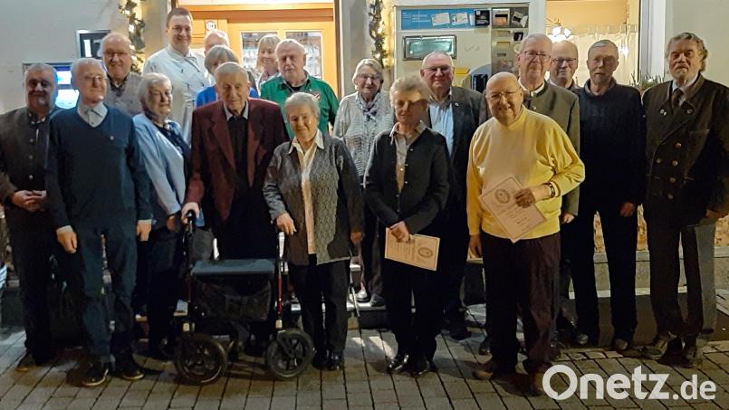 Im Anschluss an die Verleihung der Auszeichnungen gab es noch eine gemeinsames Foto der geehrten Personen. Bild: Franz Wagner/exb