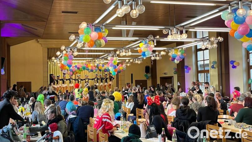 Über einen vollen Saal im Josefsheim freute sich der TuS Mitterteich beim Kinderfasching. Bild: TUS Mitterteich/exb
