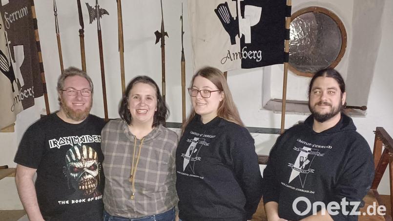 Der Verein Cantus-Ferrum, Verein für erlebte Geschichte, wird von einem bewährten Team weitergeführt (von links): Volker Baringer, Christina Balinger, Katharina Winkler und Tobias Weidler. Bild: Laura Pickelmann/exb