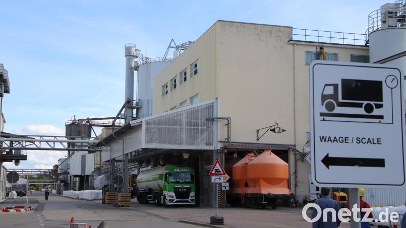 Das große Chemiewerk Nabaltec ist mit 500 Arbeitsplätzen ein bedeutender Arbeitgeber in der Großen Kreisstadt. Sein immenser Energiebedarf soll künftig auch mit erneuerbaren Energien gedeckt werden. Bild: Thomas Dobler