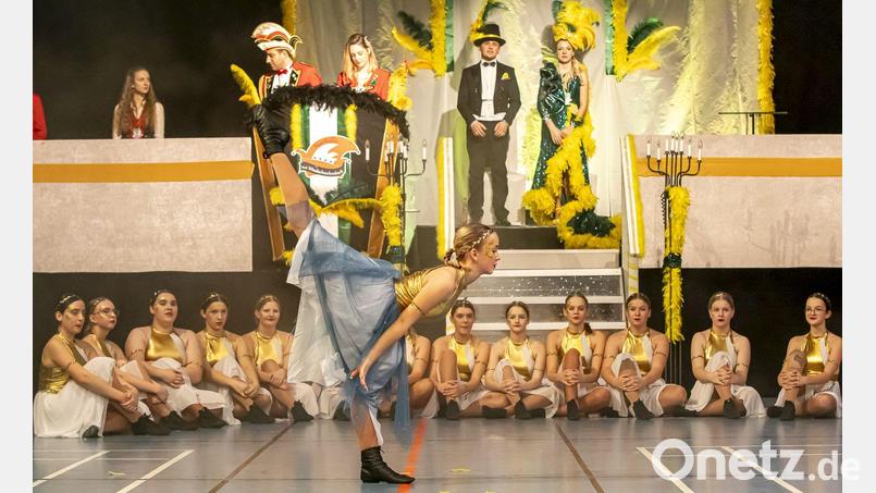 Der Fasching dauert 2024 nur bis 13. Februar. Nach dem Inthronisationsball lädt die Narrhalla Windischeschenbach noch zu drei weiteren Veranstaltungen ein. Im Bild die Jugendgarde mit ihrem Schautanz. Bild: Michael Schade