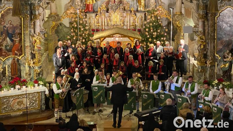 Alle Mitwirkenden beteiligten sich beim abschließenden &quot;Dona nobis pacem&quot;. Bild: Fabian Gottschalk/exb