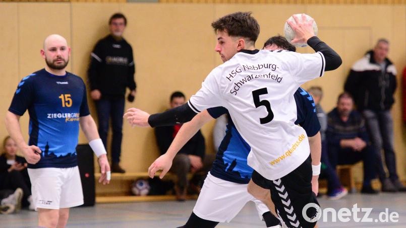 Moritz Müller in Aktion: Die Herren der HSG Nabburg-Schwarzenfeld treten zum Rückrundenspiel in Weiden an. In der Vorrundenpartie (Szene) hatte man die Weidener klar beherrscht. Archivbild: mhs