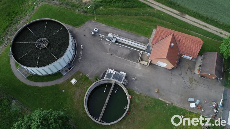 Im Februar werden die umfangreichen Arbeiten zur Ertüchtigung der Kläranlage Eslarn ausgeschrieben. Der Tropfkörper (links) wird zu Beginn abgebrochen. Bild: bey