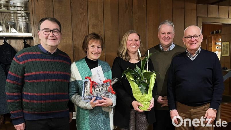 Einen Wechsel gibt es im Pfarrbüro von St. Marien. Von links Pfarrer Herbert Mader, die scheidende Pfarrsekretärin Evi Rauch, ihre Nachfolgerin Alexandra Deichler, Pfarrgemeinderatssprecher Richard Reisinger und Kirchenpfleger Erich Weiß. Bild: Martin Pöllath/exb