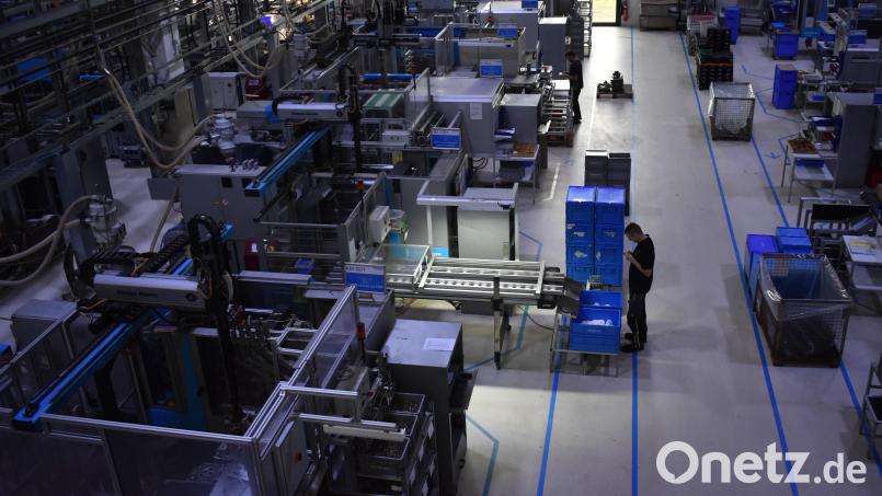 Die Produktion bei Scherdel-Wiesauplast ist energieintensiv. Um sich für die Zukunft zu rüsten, will das Unternehmen grünen Strom über eine Freiflächen-PV-Anlage nutzen. Bild: lue