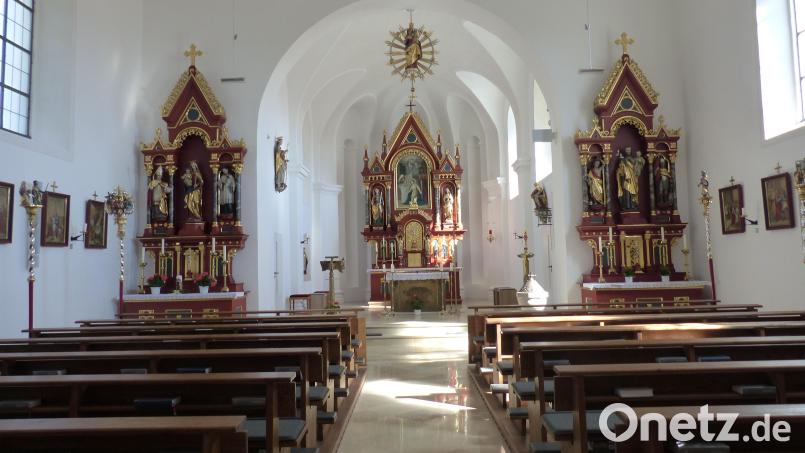 Der Frauenbund Leuchtenberg hat für die Renovierung der Pfarrkirche gespendet, die nun wieder in neuem Glanz erstrahlt. Bild: sl