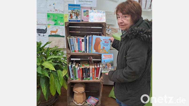 Bücherstadl-Leiterin Selma Markhof freut sich über die Unterstützung des Wildparks. Bild: gis