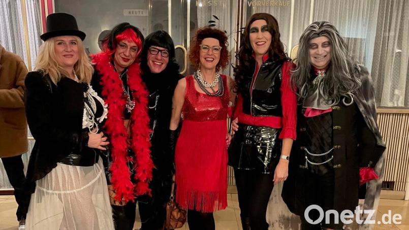 In bunten Kostümen, aber auch in normaler Alltagskleidung gemeinsam mit Frank N. Furter, Riff Raff und dem gestrandeten Pärchen Brad und Janet in den Faschingsendspurt zu starten, dazu lädt der Soroptimist-Club Amberg-Sulzbach auch in diesem Jahr ins Ringtheater ein. Bild: Heidi Heckmann
