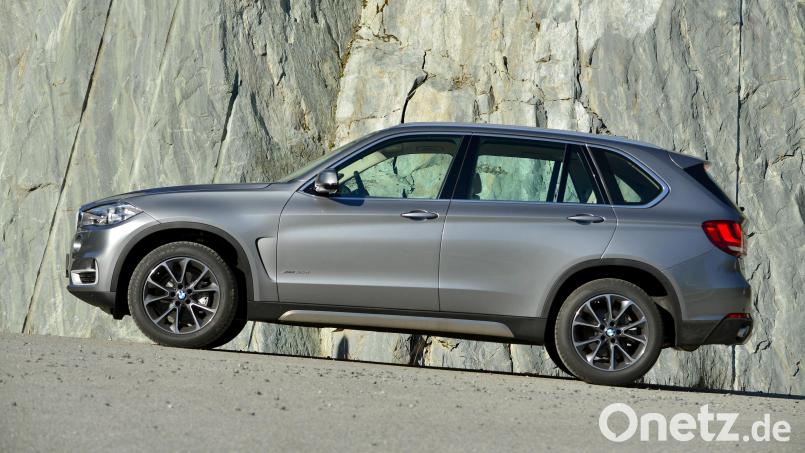 Geht&#039;s aufwärts oder sieht man eine Schieflage? Das Bild allein sagt nicht viel über die Qualitäten des BMW X5 als Gebrauchtwagen aus. Bild: BMW AG/dpa