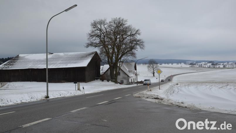 Die Schüler der Grundschule Moosbach müssen täglich die gefährliche Staatsstraße in Richtung Eslarn bei Ödbraunetsrieth überqueren. Dies birgt nach Ansicht der Bürger zahlreiche Unfallquellen. Bild: gi