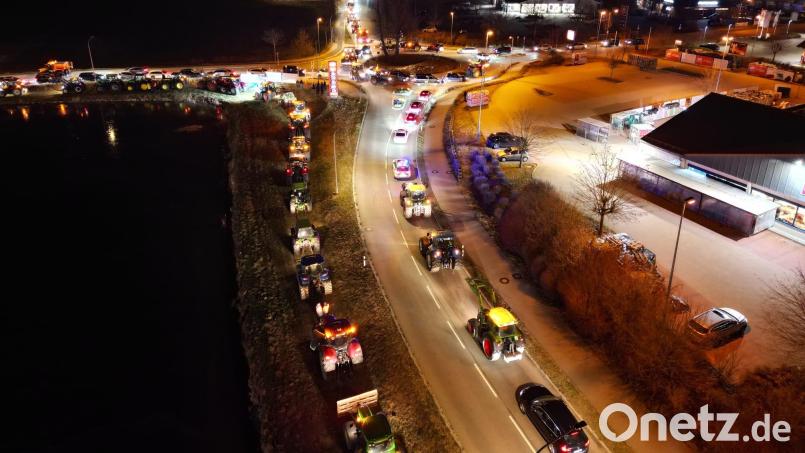 Stern- oder Rundfahrten, wie hier in Schwandorf am 10. Januar, soll es kaum noch geben. Die Landwirte werden künftig ihren Unmut anders kundtun. Bild: Andreas Igl/exb