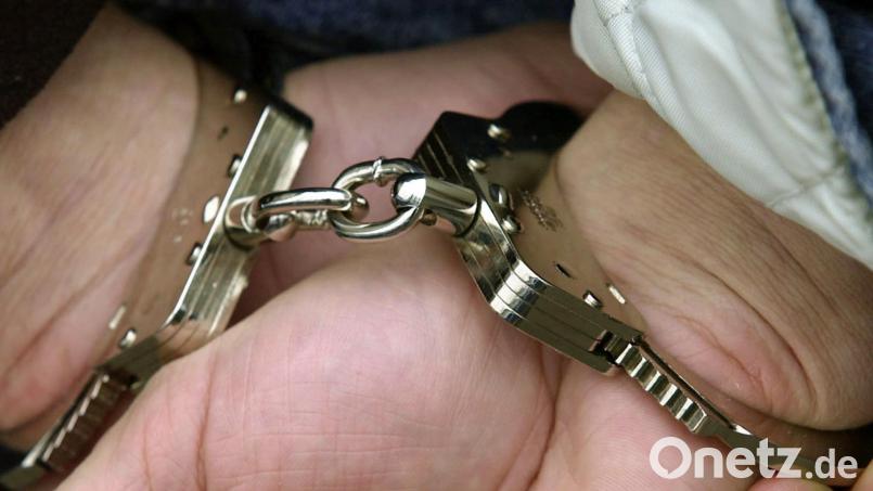Für zwei gesuchte Straftäter endete die Fahrt in Waidhaus. Bild: Boris Roessler