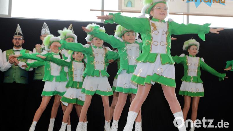 Die Gastgeber der Allotria Nittenau eröffnen den Reigen der Kindergarden in der Regentalhalle. Bild: Götz
