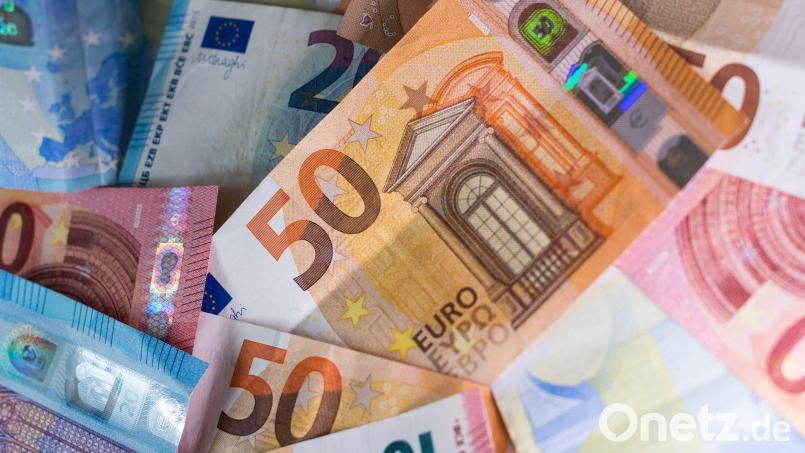 Rund 59,7 Millionen Euro fließen in diesem Jahr an Schlüsselzuweisungen des Freistaats in den Landkreis Schwandorf. Das ist deutlich weniger als noch 2023. Bild: Monika Skolimowska/dpa-Zentralbild/dpa