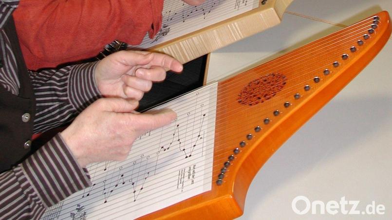 Das Spielen der Veeh-Harfen ist leicht zu lernen. Bild: Sabine Lang