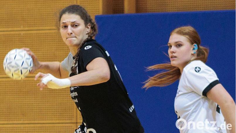 Tina Lottner (am Ball) steuerte 13 Treffer zum Auswärtssieg des HV Oberviechtach bei. Archivbild: Günter Uschold