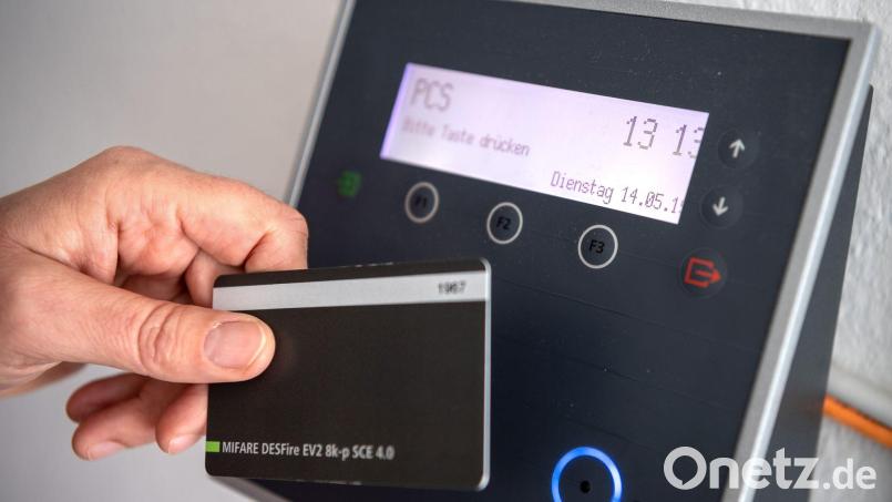 Wegen wiederholten und erheblichen Verstößen gegen das Arbeitszeitgesetz muss ein Unternehmen aus dem Landkreis Regensburg nun 120.000 Euro bezahlen. Symbolbild: Sina Schuldt/dpa