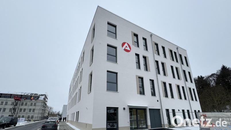 60 Mitarbeiter des Jobcenters und der Agentur für Arbeit beziehen im neuen Behördenbau ihre Arbeitsplätze. Bild: Matthias Bäumler/fph